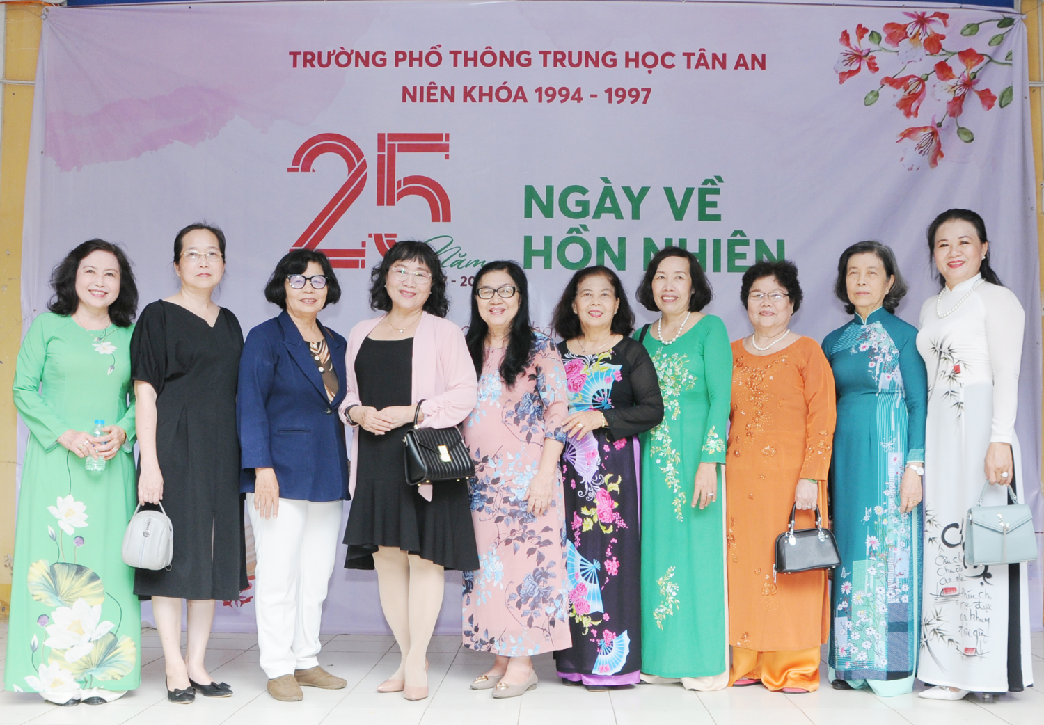 25 năm Ngày về hồn nhiên khoá 94-97 Trường PTTH Tân An